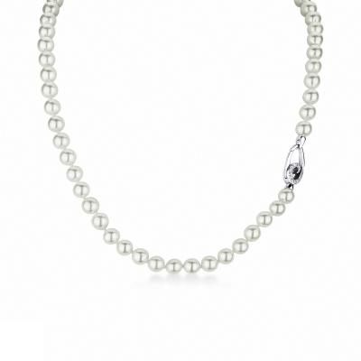 Collier de perles japonaises avec fermoir en or blanc et diamants