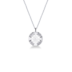 Collier en or blanc 18k avec pendentif en forme de gouvernail