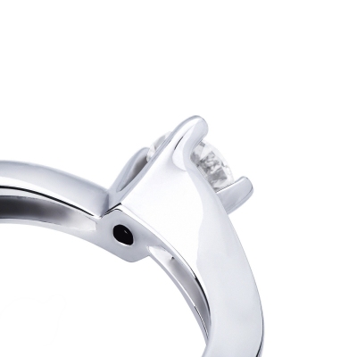 Solitaire modèle Valentino en or blanc 18ct avec diamant 0,40 carat