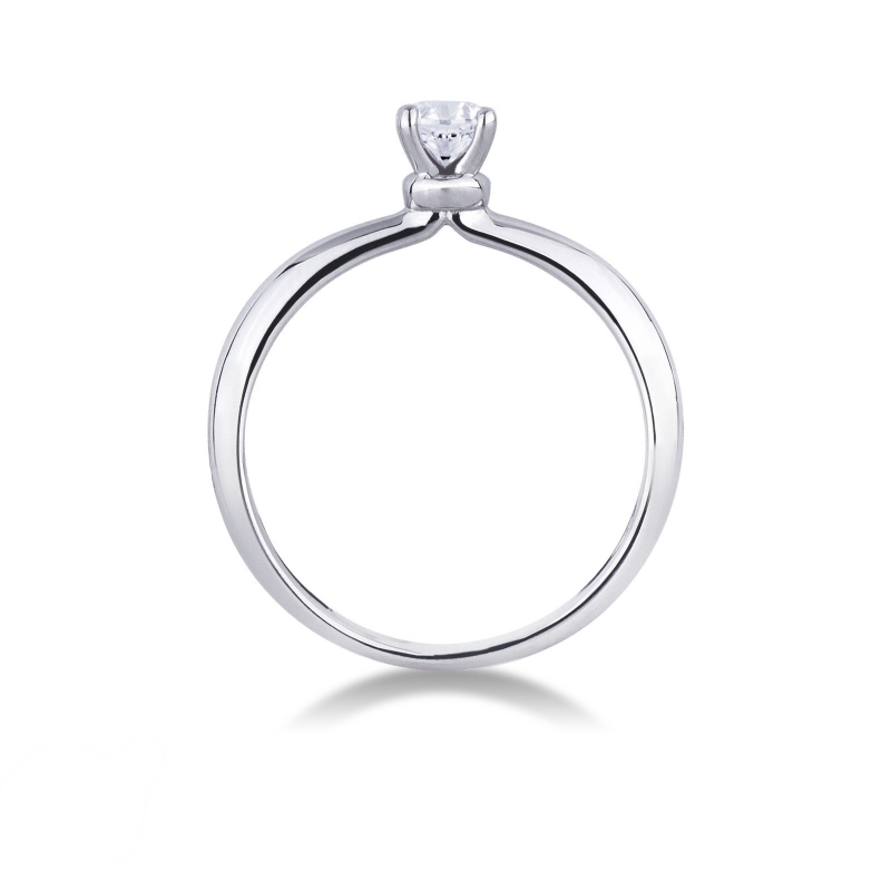 Bague solitaire en or blanc 18k et diamant 0.30 ct Bague solitaire en or blanc 18k et diamant 0.30 ct