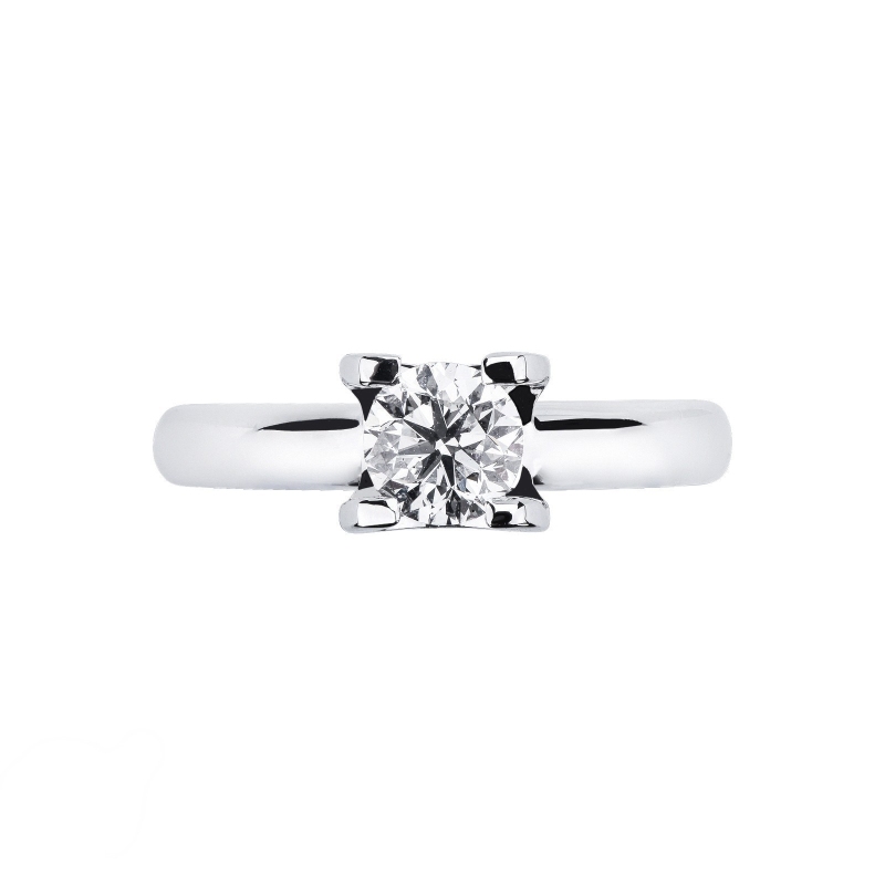 Bague solitaire à 4 griffes en or blanc 18 carats avec diamant 0.90ct