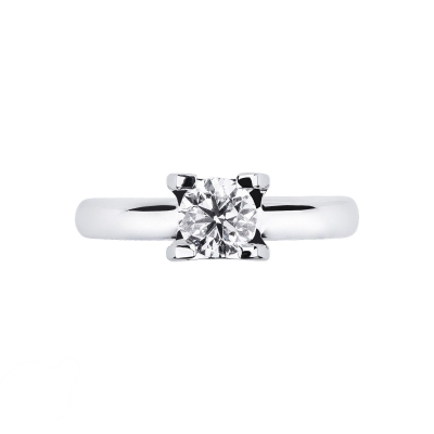 Bague solitaire à 4 griffes en or blanc 18 carats avec diamant 0.90ct