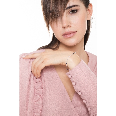 Bracelet alterné en or blanc 18 carats avec saphirs bleus