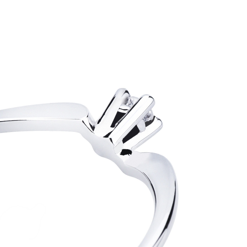 Bague solitaire en or blanc 18 carats avec diamant Bague solitaire en or blanc 18 carats avec diamant