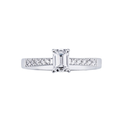 Bague avec diamant taille cœur 0,70 ct GIA en or blanc 18k