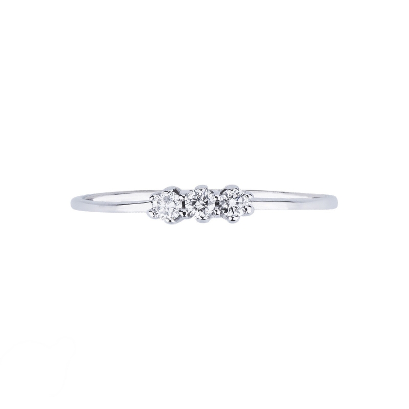 Bague trilogy en or blanc 18k à griffes avec diamants Bague trilogy en or blanc 18k à griffes avec diamants