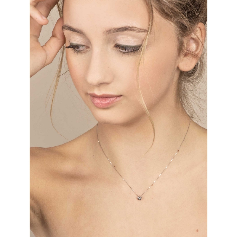 Collier or blanc femme  avec pendentif en forme d'étoile et diamant 0.04 ct