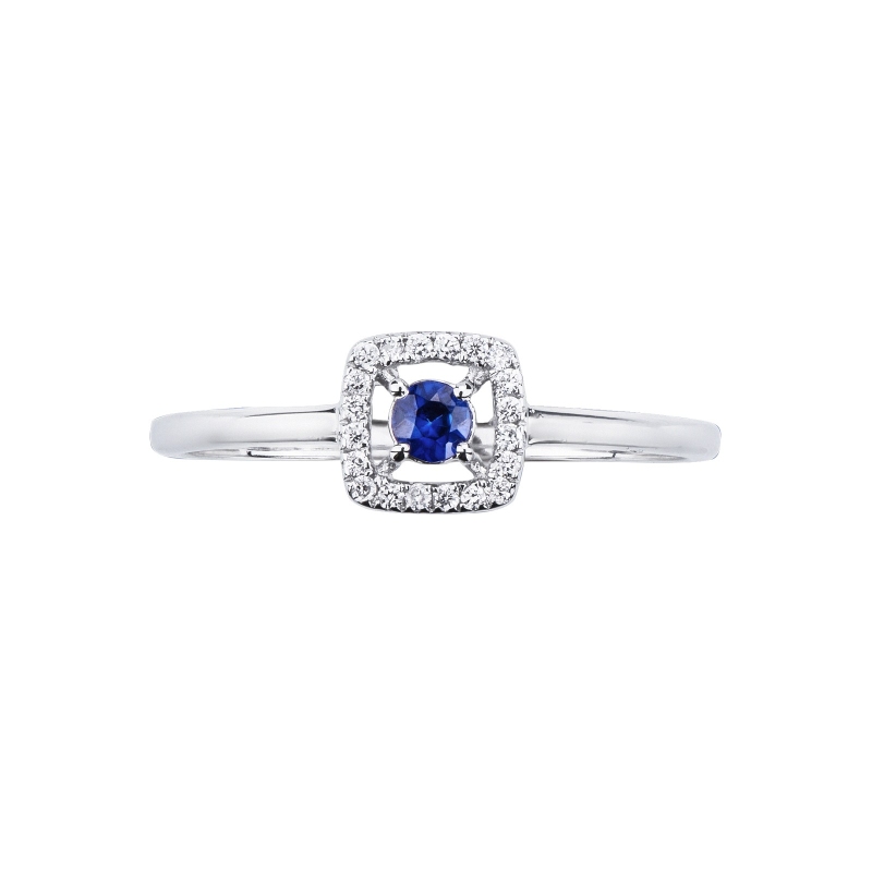Bague en or blanc 18 carats avec saphir bleu central et contour en diamants Bague en or blanc 18 carats avec saphir bleu central et contour en diamants
