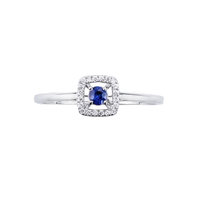 Bague en or blanc 18 carats avec saphir bleu central et contour en diamants