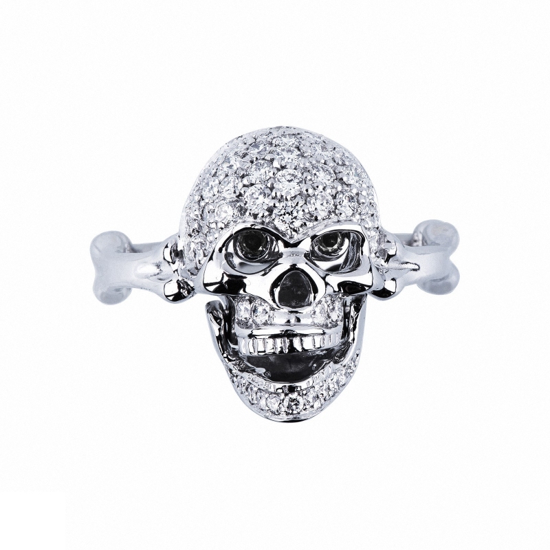 Bague tête de mort en or blanc 18K avec des diamants blancs et noirs Bague tête de mort en or blanc 18K avec des diamants blancs et noirs