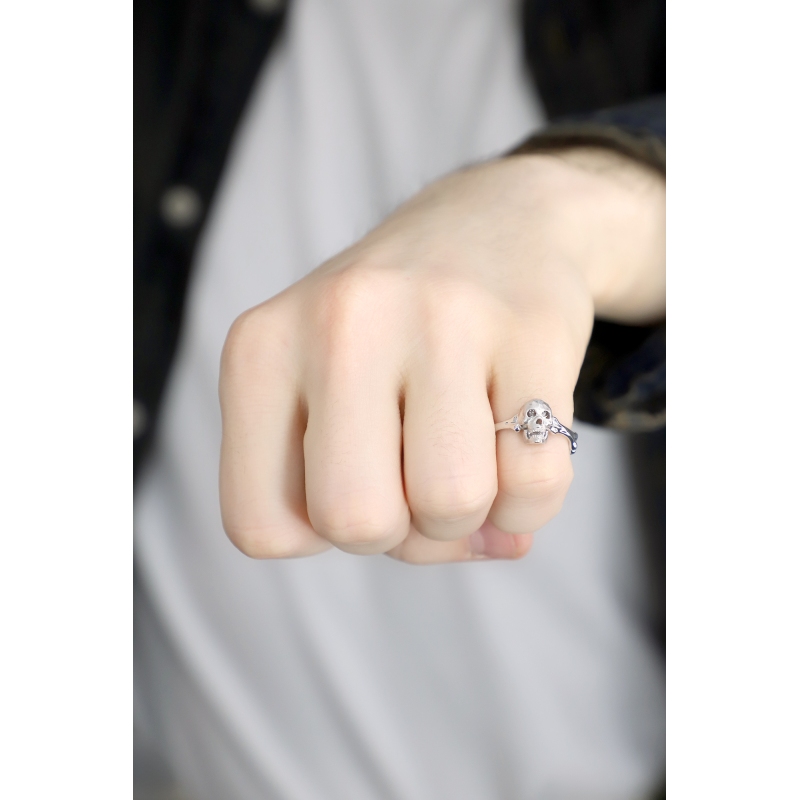 Bague skull mobile en or blanc 18k avec diamants Bague skull mobile en or blanc 18k avec diamants
