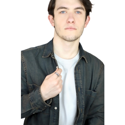 Anneau pour homme en or blanc 18k est serti 7 diamants