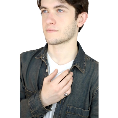 Bague en or blanc 18k tête de mort et diamants