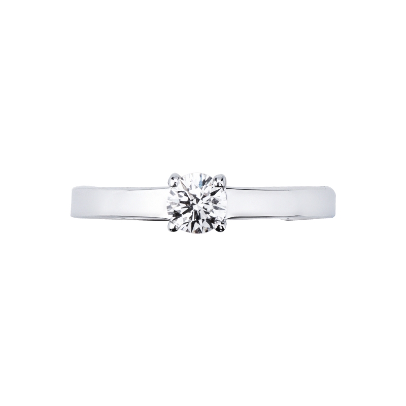  Bague solitaire quatre griffes en or blanc 18k avec diamant 0,40 ct 