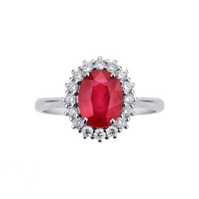 Bague en or blanc 18k avec rubis ovale et entourage de diamants