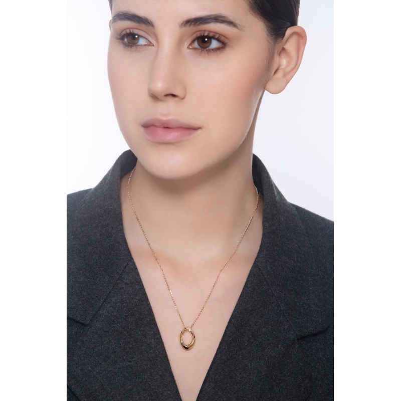 Collier en or jaune 18k sublimé par un pendentif ovale