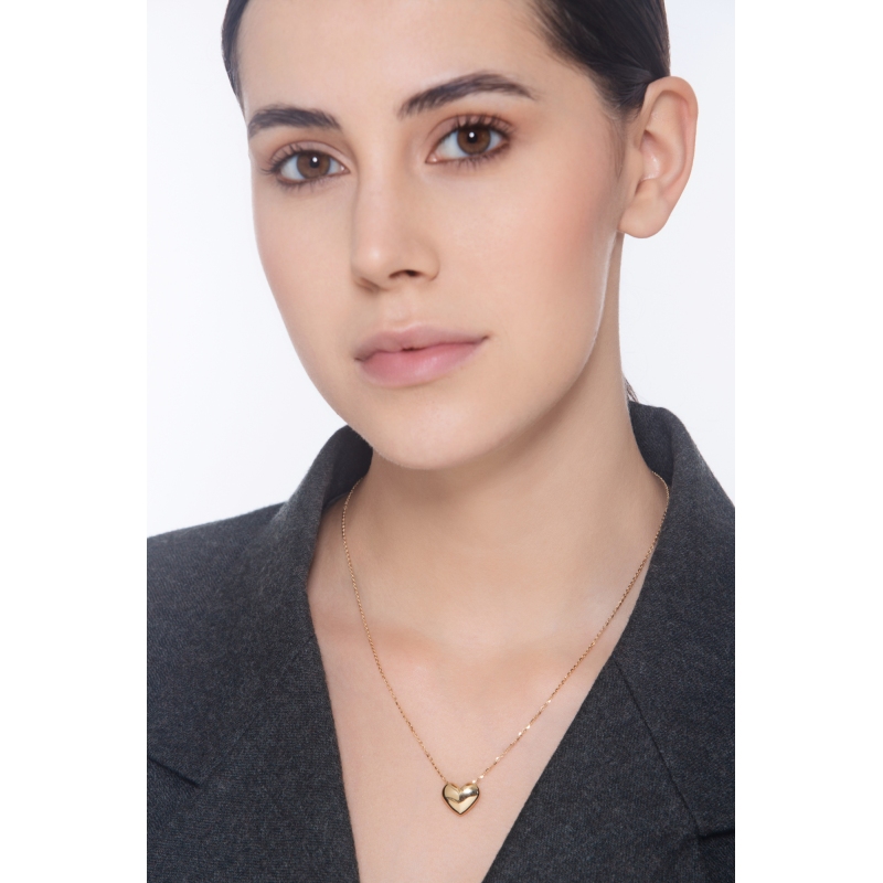 Magnifique collier en or jaune 18k orné d’un pendentif en forme de cœur bombé 