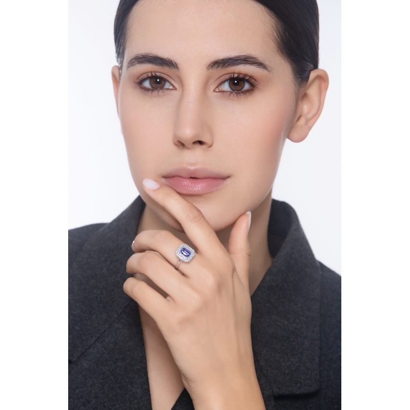 Bague halo double en or blanc 18 carats avec tanzanite rectangulaire et diamants