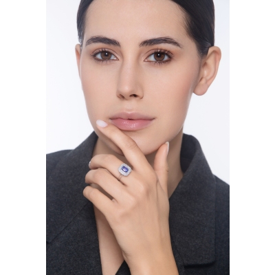 Bague halo double en or blanc 18 carats avec tanzanite rectangulaire et diamants