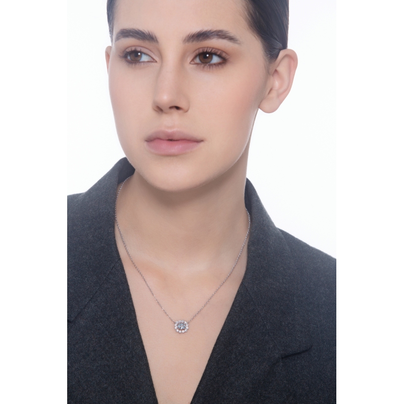 Collier superbe aigue-marine ovale et de diamants en or blanc 18k