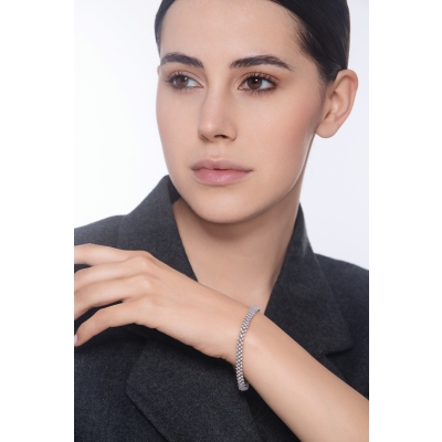 Bracelet design tissé en or blanc 18k serti de diamants 