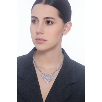 Collier en or blanc 18k motif tissé en triangle serti de diamants