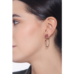 Boucles d’oreilles design en or rose avec fleur rubis et diamants 2