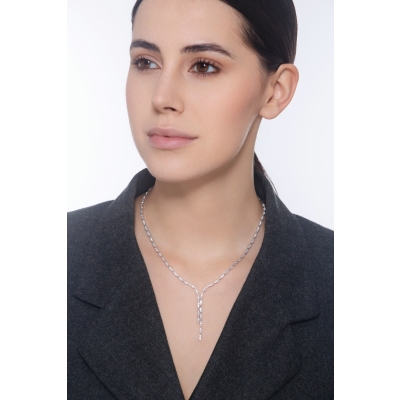 Collier ras du cou en or blanc 18k avec navettes diamants brillant