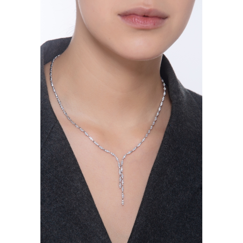 Collier ras du cou en or blanc 18k avec navettes diamants brillant Collier ras du cou en or blanc 18k avec navettes diamants brillant