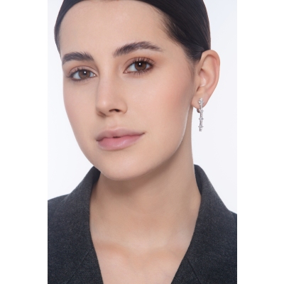 Boucles d'oreilles pendantes diamants en or blanc 18kt