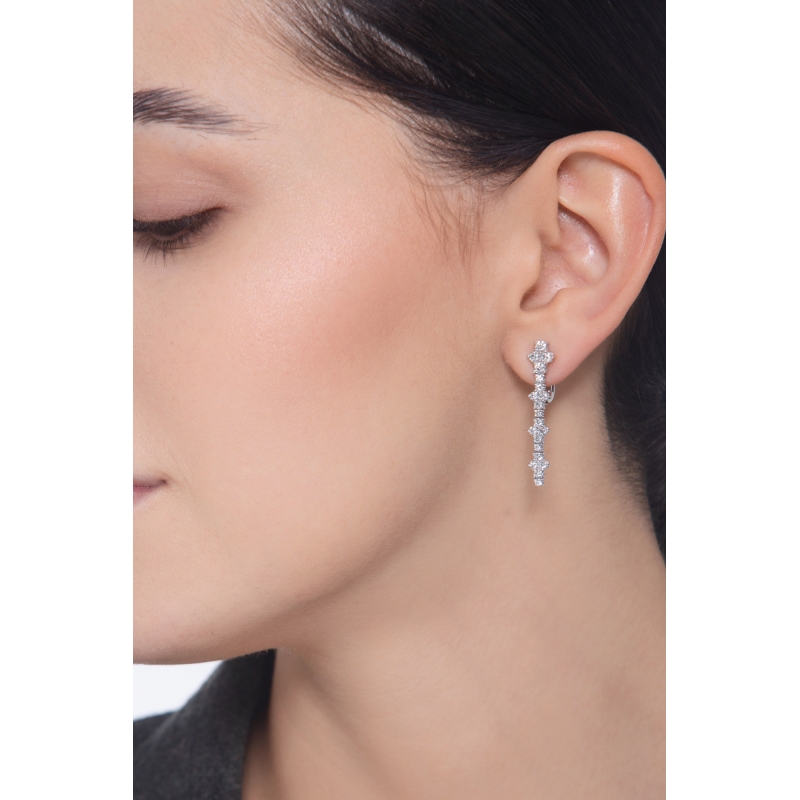 Boucles d'oreilles pendantes diamants en or blanc 18kt
