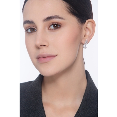 Boucles d'oreilles design feuilles en or blanc 18k serties de diamants 