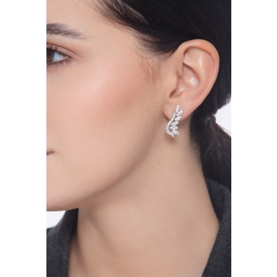 Boucles d'oreilles design feuilles en or blanc 18k serties de diamants 