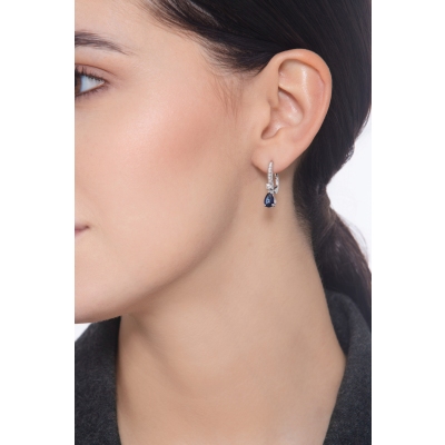 Boucles d’oreilles dormeuses en or 18k avec saphir bleu et diamants