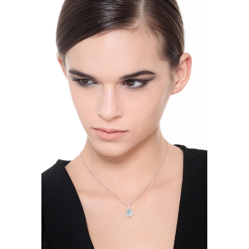 Collier pendentif en or blanc avec pendentif d'aigue-marine et diamants Collier pendentif en or blanc avec pendentif d'aigue-marine et diamants