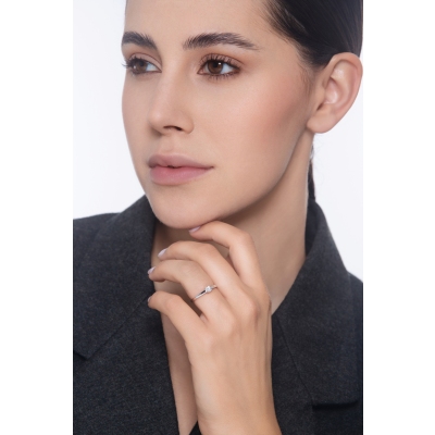 Bague solitaire en or blanc 18k avec diamant CT 0,25