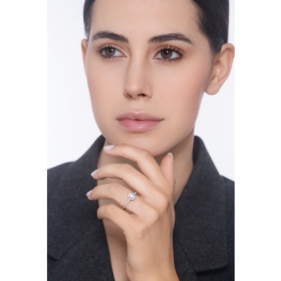 Bague solitaire en or blanc 18k taille émeraude GIA 0,30 ct 