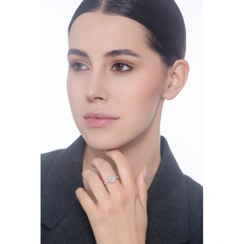 Bague solitaire or blanc 750 avec un diamant naturel central ovale GIA CT.1 F/VS Bague solitaire or blanc 750 avec un diamant naturel central ovale GIA CT.1 F/VS