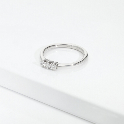 Bague trilogy en or blanc 18k avec trois diamants CT 0,21