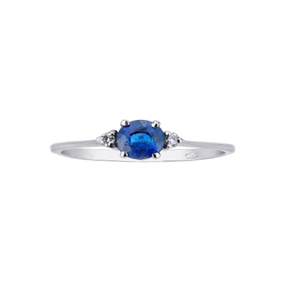 Bague en or blanc 18 carats sertie d’un saphir bleu 