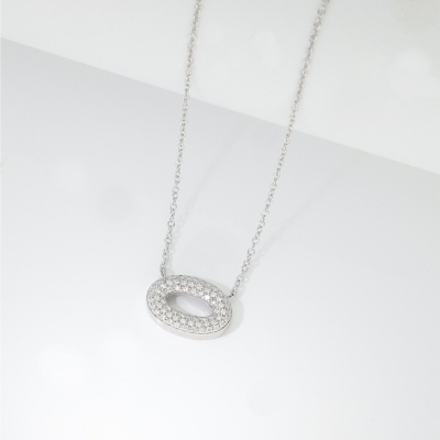 Collier ras du cou avec ovale en or blanc 18 carats et diamants