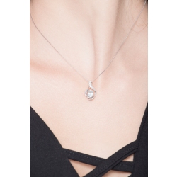 Collier pendentif en or blanc 18k aigue-marine ovale et diamants 2