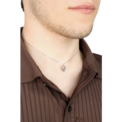 Collier en or blanc 18k avec pendentif skull et diamants