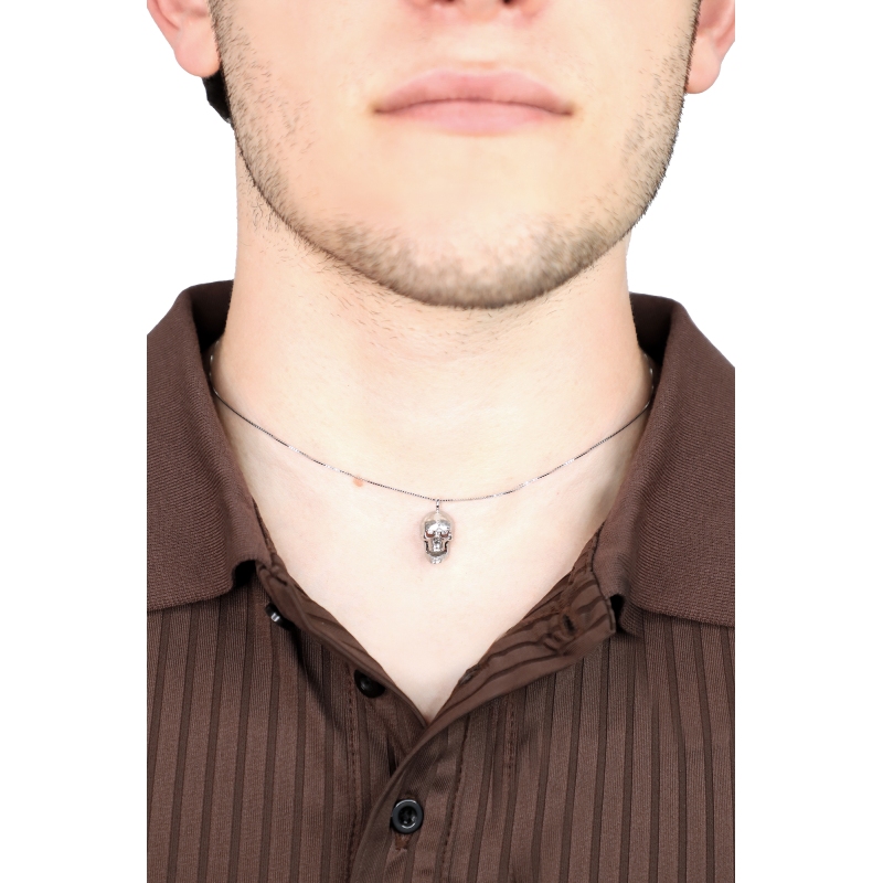 Collier en or blanc 18k avec pendentif Collier en or blanc 18k avec pendentif