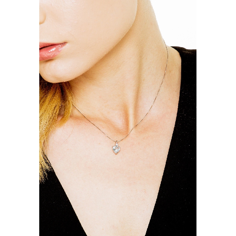 Collier avec pendentif aigue-marine en forme de coeur et diamant Collier avec pendentif aigue-marine en forme de coeur et diamant