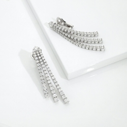 Boucles d oreilles cascade en or blanc 18k avec diamants 2