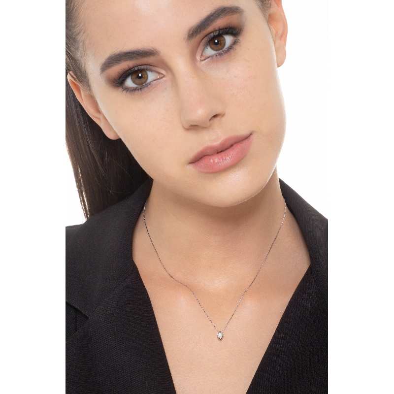 Collier femme or blanc 18k avec diamant 0.04 ct en forme de grain de riz  Collier femme or blanc 18k avec diamant 0.04 ct en forme de grain de riz