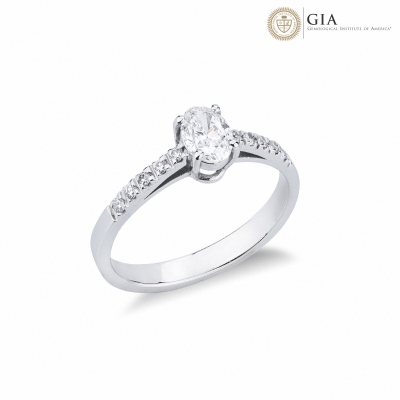 Bague solitaire diamant certifié GIA 0.50 CT et diamants latéraux en or 18K
