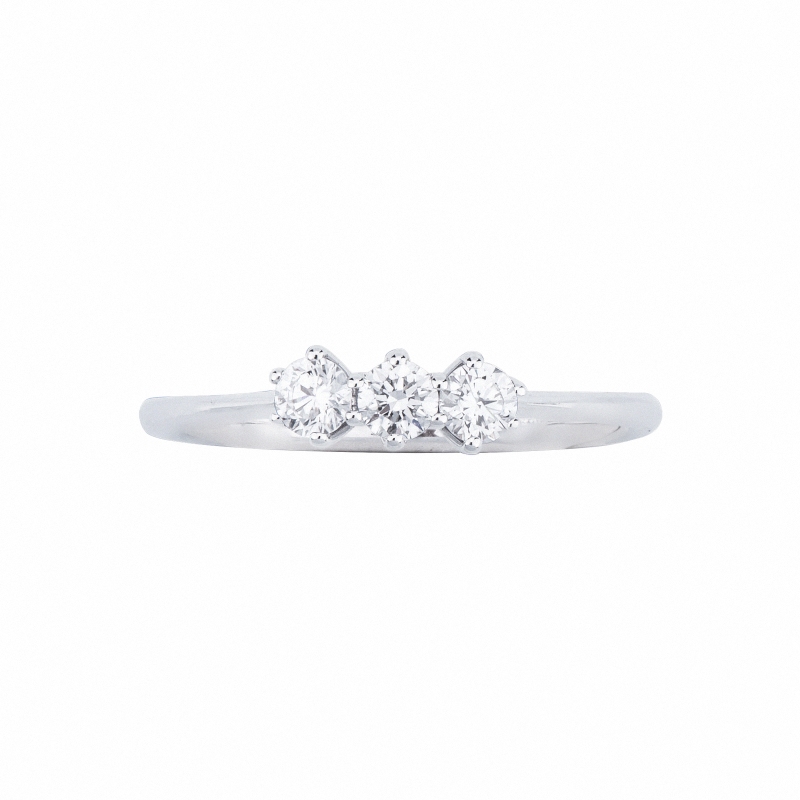 Bague trilogy en or blanc 18k avec trois diamants blancs CT 0,30