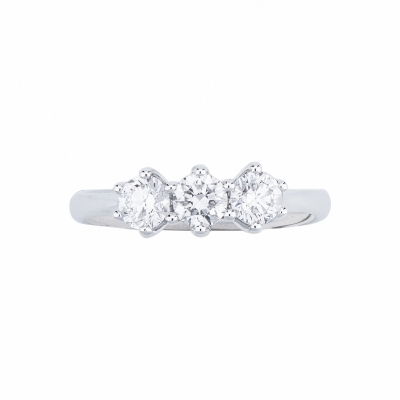 Bague trilogie en or blanc 18k avec trois diamants CT 0,90